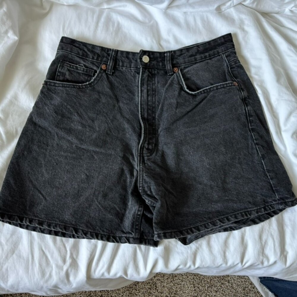 Zara TRF High-Waisted Mom Fit Denim Shorts